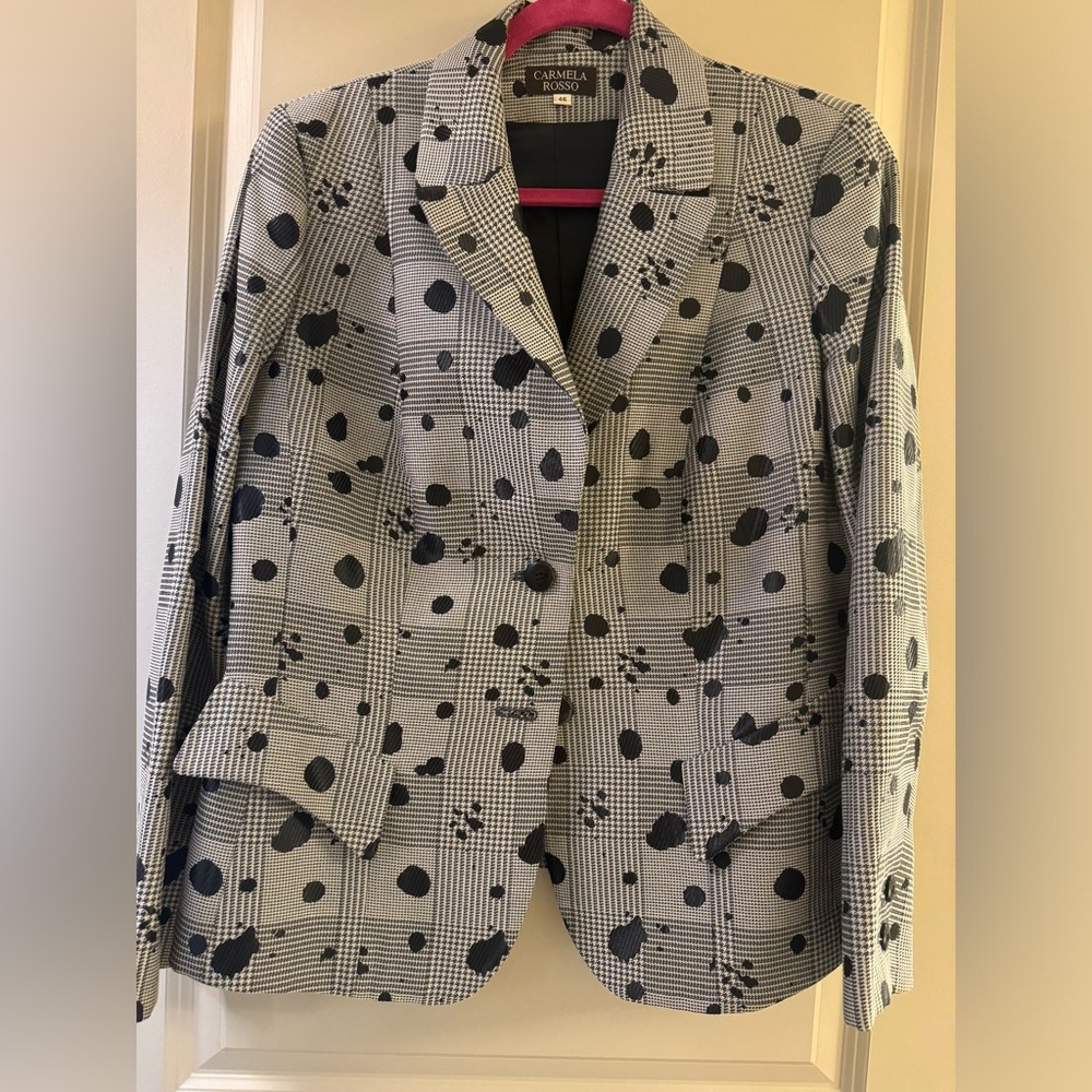 Spanish designer jacket size 46 which is a 12 size US